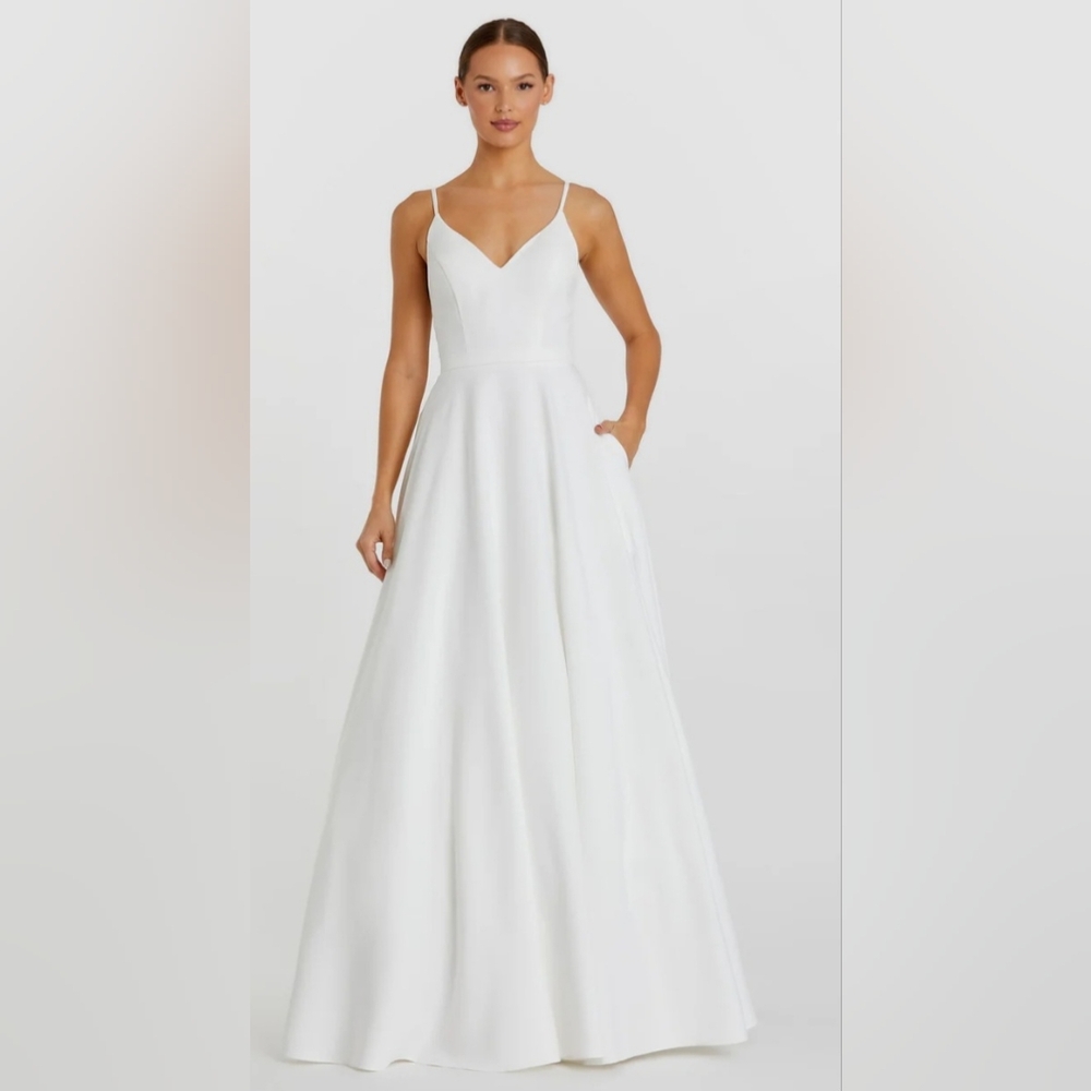 Ieena for Mac Duggal White Classic A-Line V-Neck Ballgown 48855 Size 8 Woman's